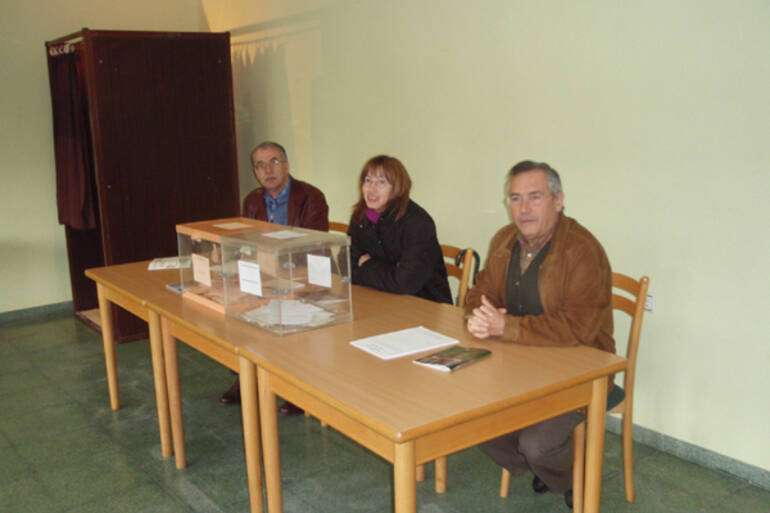 Javier, Paqui y Pedro en la Mesa Electoral